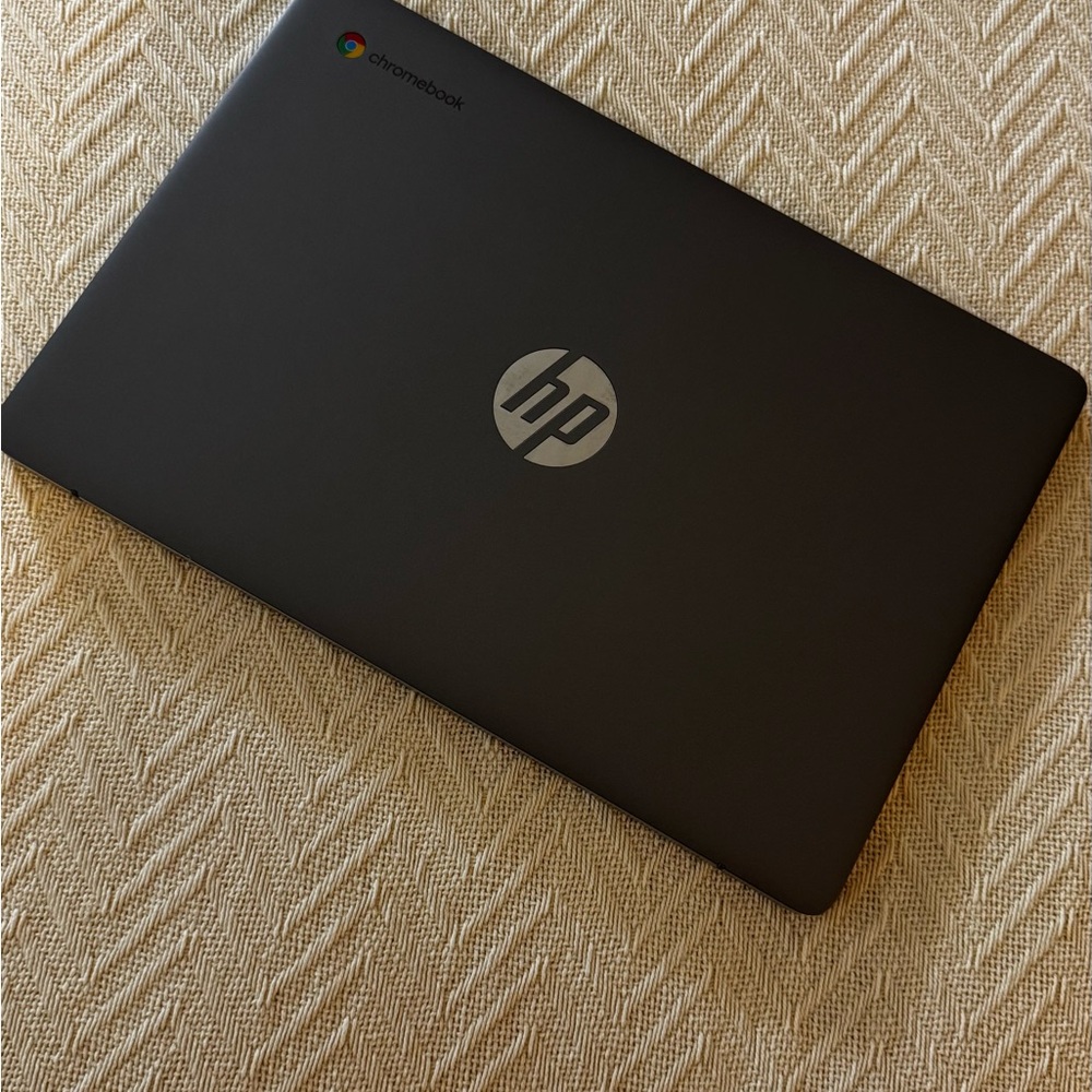 HP Chromebook - Sleek Black Laptop